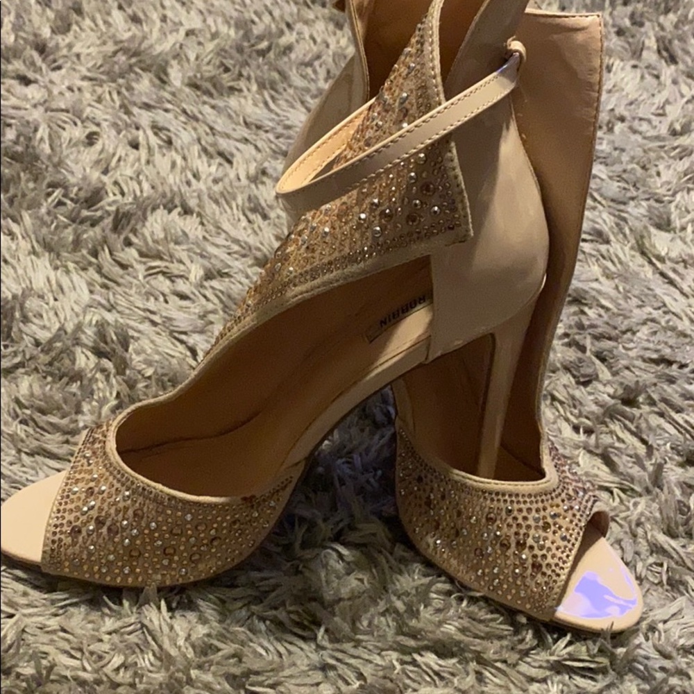 Heels - Picture 2 of 3